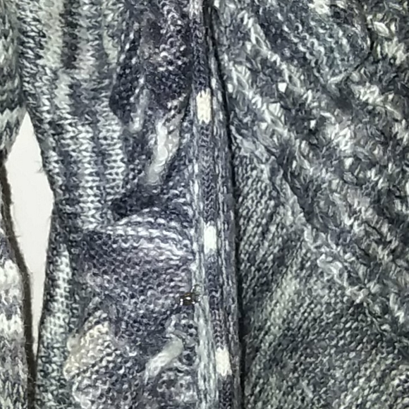 Eyes catching sweater Small - Picture 2 of 10